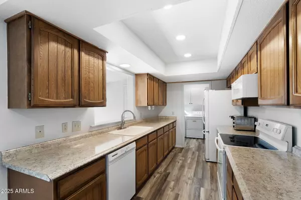 Mesa, AZ 85206,735 LEISURE WORLD --