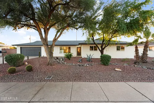 1523 W FLYNN Lane, Phoenix, AZ 85015