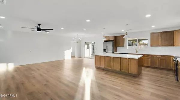 Phoenix, AZ 85015,1523 W FLYNN Lane