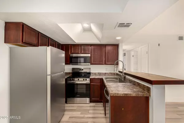 Phoenix, AZ 85022,1720 E Thunderbird Road #2044