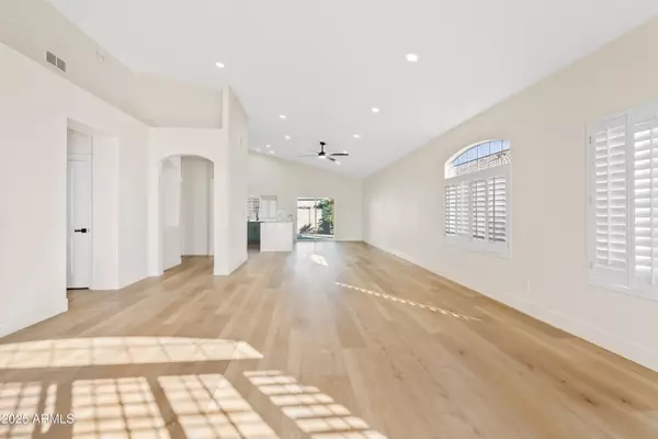 Tempe, AZ 85284,386 W pecan Place