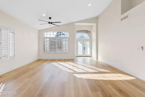 Tempe, AZ 85284,386 W pecan Place