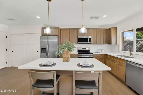 Tempe, AZ 85283,2137 E CORNELL Drive