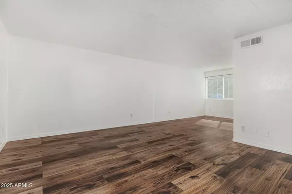 Phoenix, AZ 85020,7141 N 16TH Street #35