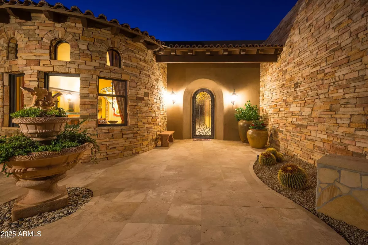 Scottsdale, AZ 85266,8300 E DIXILETA Drive #225