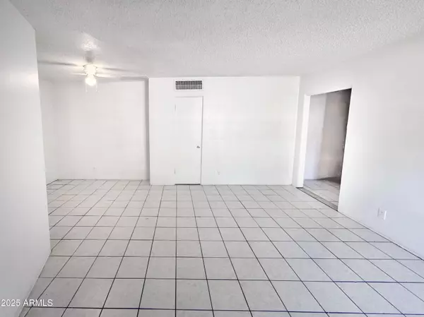 Phoenix, AZ 85015,2917 N 19TH Avenue #113