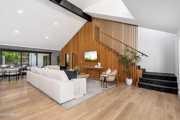 Phoenix, AZ 85018,4421 E EARLL Drive