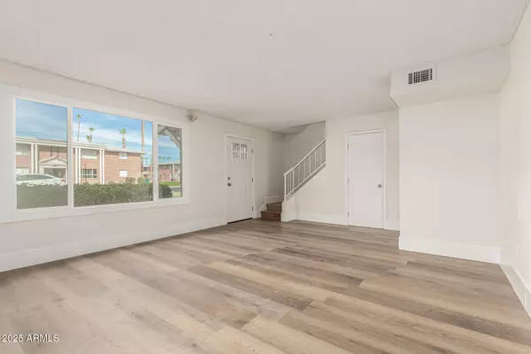 Phoenix, AZ 85015,1535 W HAZELWOOD Street