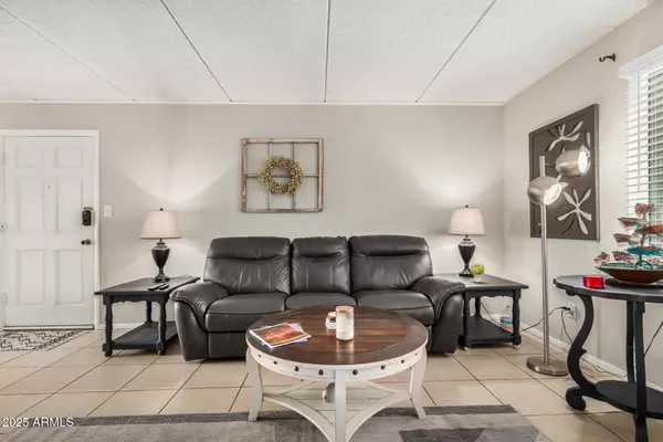 Phoenix, AZ 85018,4201 E CAMELBACK Road #15