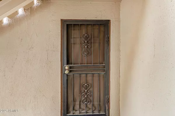 Phoenix, AZ 85018,4201 E CAMELBACK Road #15