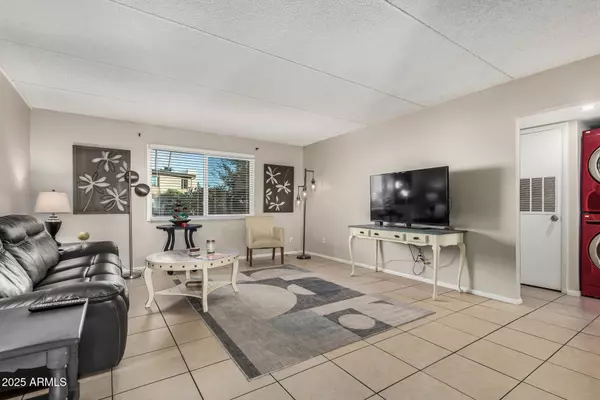 Phoenix, AZ 85018,4201 E CAMELBACK Road #15