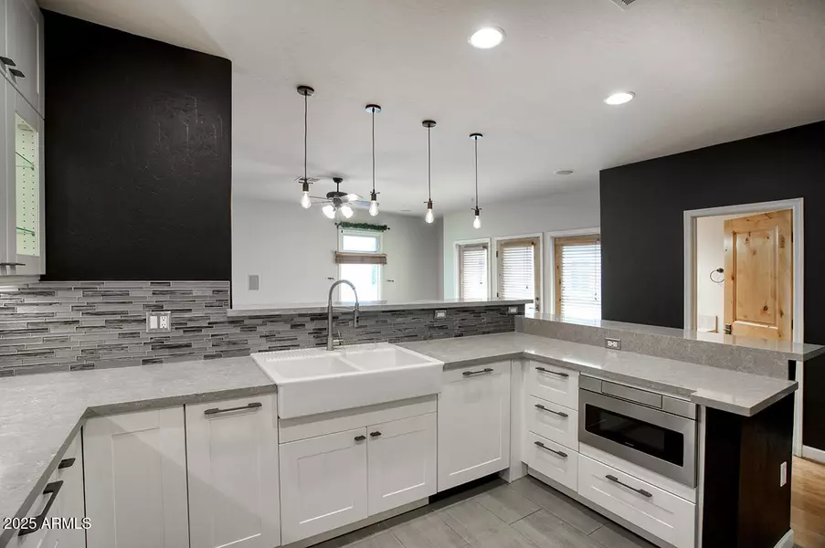 235 W PORTLAND Street, Phoenix, AZ 85003