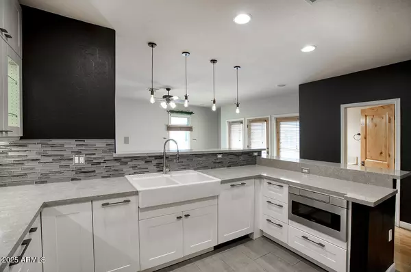 235 W PORTLAND Street, Phoenix, AZ 85003