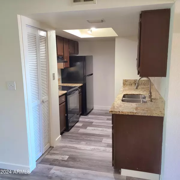 Phoenix, AZ 85008,4211 E PALM Lane #208