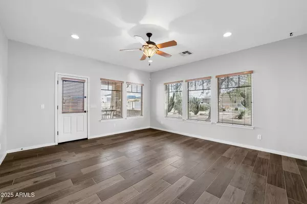 Phoenix, AZ 85086,832 E MADDOCK Road