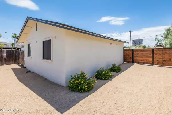 Phoenix, AZ 85014,1011 E AMELIA Avenue