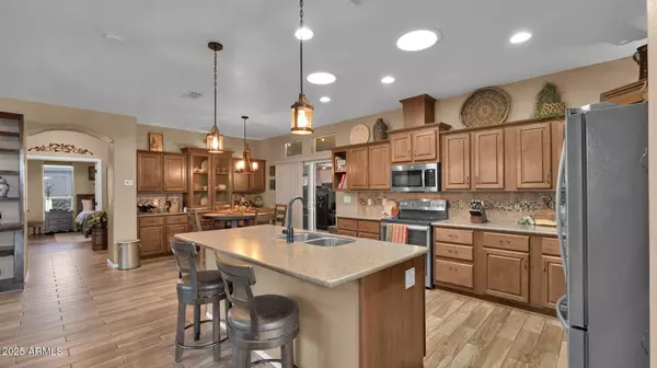 Apache Junction, AZ 85119,3301 S GOLDFIELD Road #6014