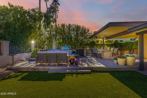 Phoenix, AZ 85028,9225 N ARROYA VISTA Drive W