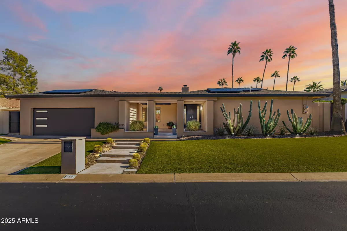 Phoenix, AZ 85028,9225 N ARROYA VISTA Drive W