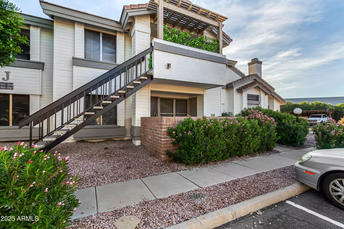 Chandler, AZ 85224,2201 N COMANCHE Drive #1067