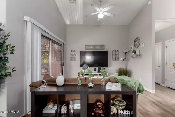 Mesa, AZ 85202,1406 W EMERALD Avenue #102