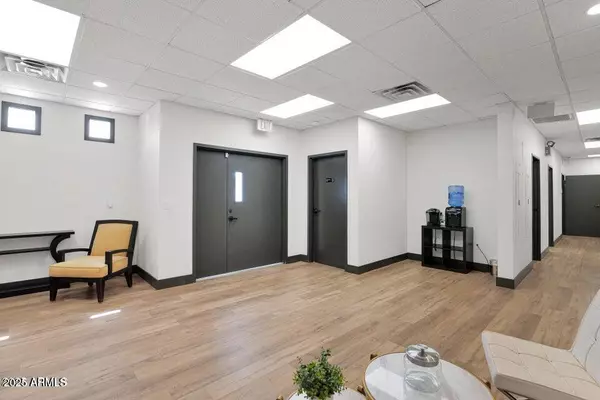 Phoenix, AZ 85020,334 E Hatcher Road