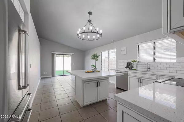 Phoenix, AZ 85024,2134 E ROBIN Lane