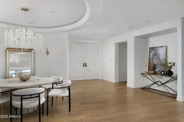 Phoenix, AZ 85016,2402 E Esplanade Lane #902