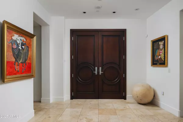 Phoenix, AZ 85016,2402 E ESPLANADE Lane #PH2