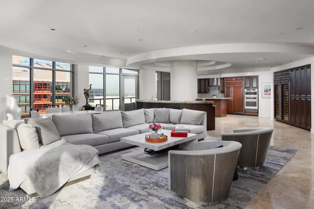 Phoenix, AZ 85016,2402 E ESPLANADE Lane #PH2