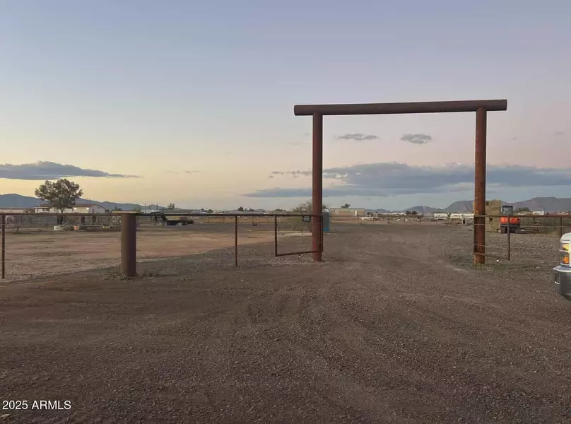 51252 W Buffalo Dog Road #-, Aguila, AZ 85320