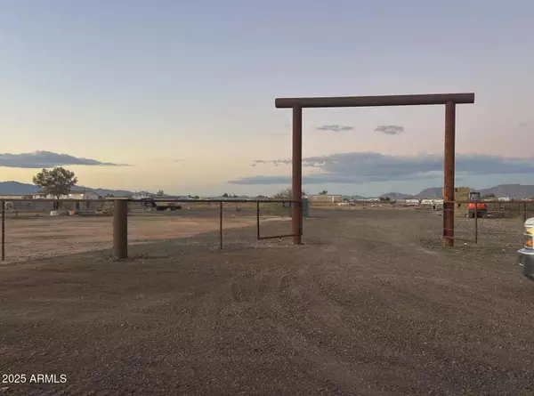 51252 W Buffalo Dog Road #-, Aguila, AZ 85320