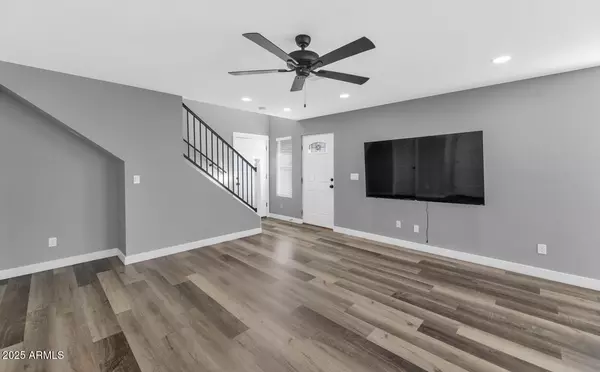 Phoenix, AZ 85040,2509 E BROADWAY Road #4