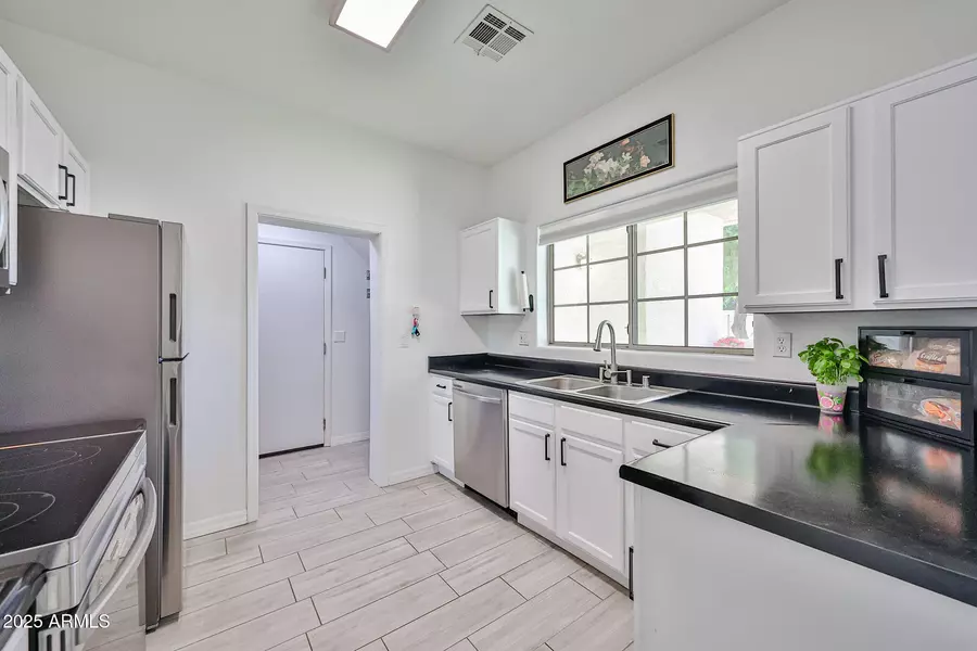 2801 N LITCHFIELD Road #37, Goodyear, AZ 85395