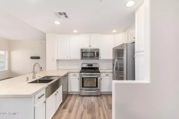 Phoenix, AZ 85054,5450 E DEER VALLEY Drive #1211