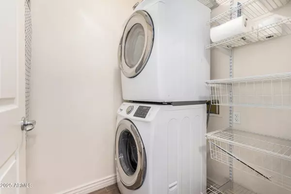 Phoenix, AZ 85054,5450 E DEER VALLEY Drive #1211