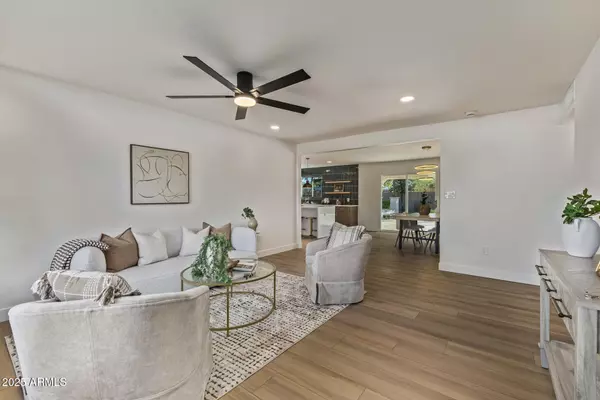 3401 E SHAW BUTTE Drive, Phoenix, AZ 85028