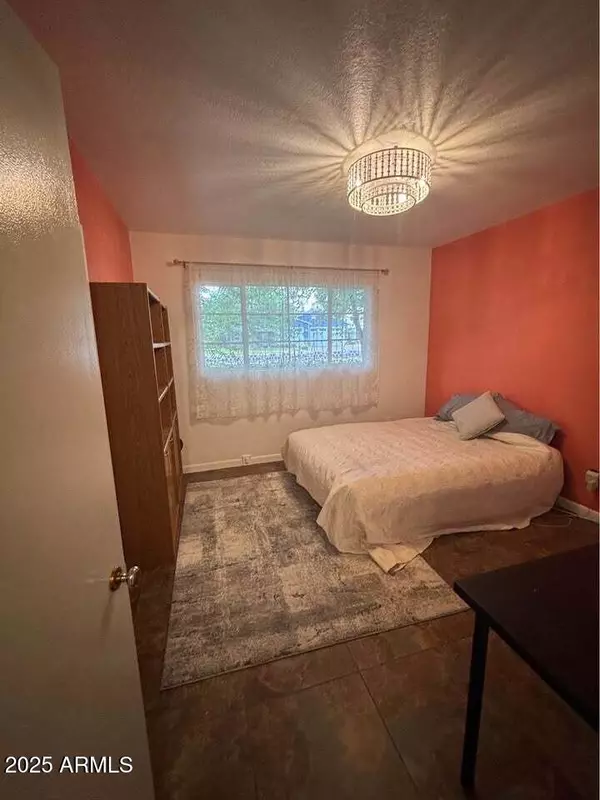 Phoenix, AZ 85008,4105 E LEWIS Avenue