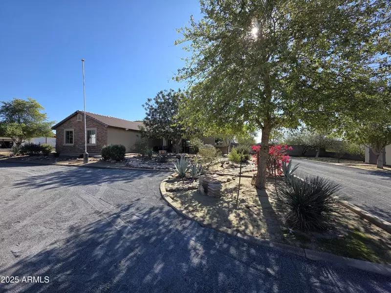 727 W ZION Lane, San Tan Valley, AZ 85143