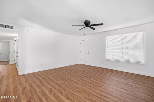 Phoenix, AZ 85033,6437 W COLLEGE Drive