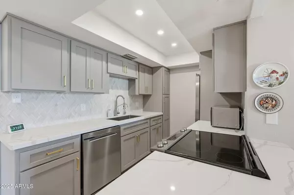 Phoenix, AZ 85020,7557 N DREAMY DRAW Drive #264