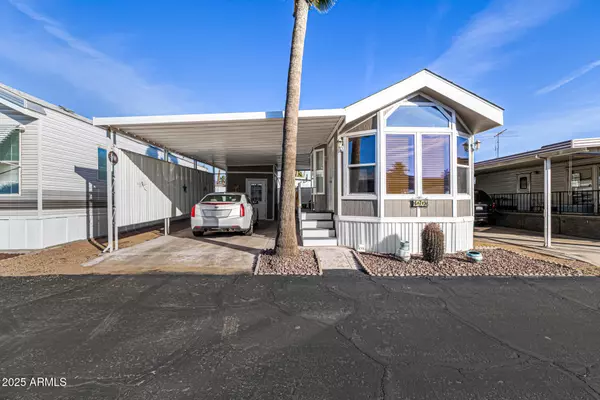 400 N PLAZA Drive, Apache Junction, AZ 85120