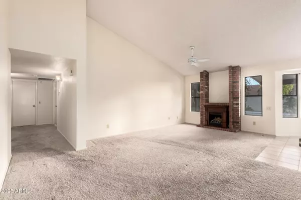 Mesa, AZ 85205,5461 E ENROSE Street E