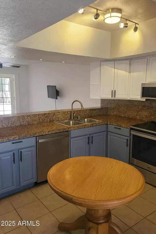 Phoenix, AZ 85032,2838 E BECK Lane #2