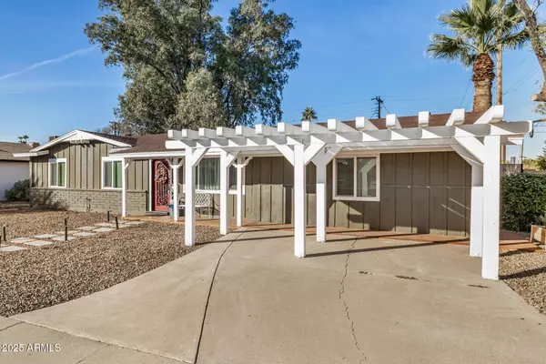 Phoenix, AZ 85015,2302 W BERRIDGE Lane