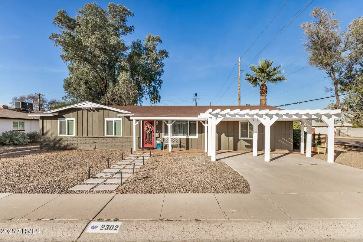 Phoenix, AZ 85015,2302 W BERRIDGE Lane