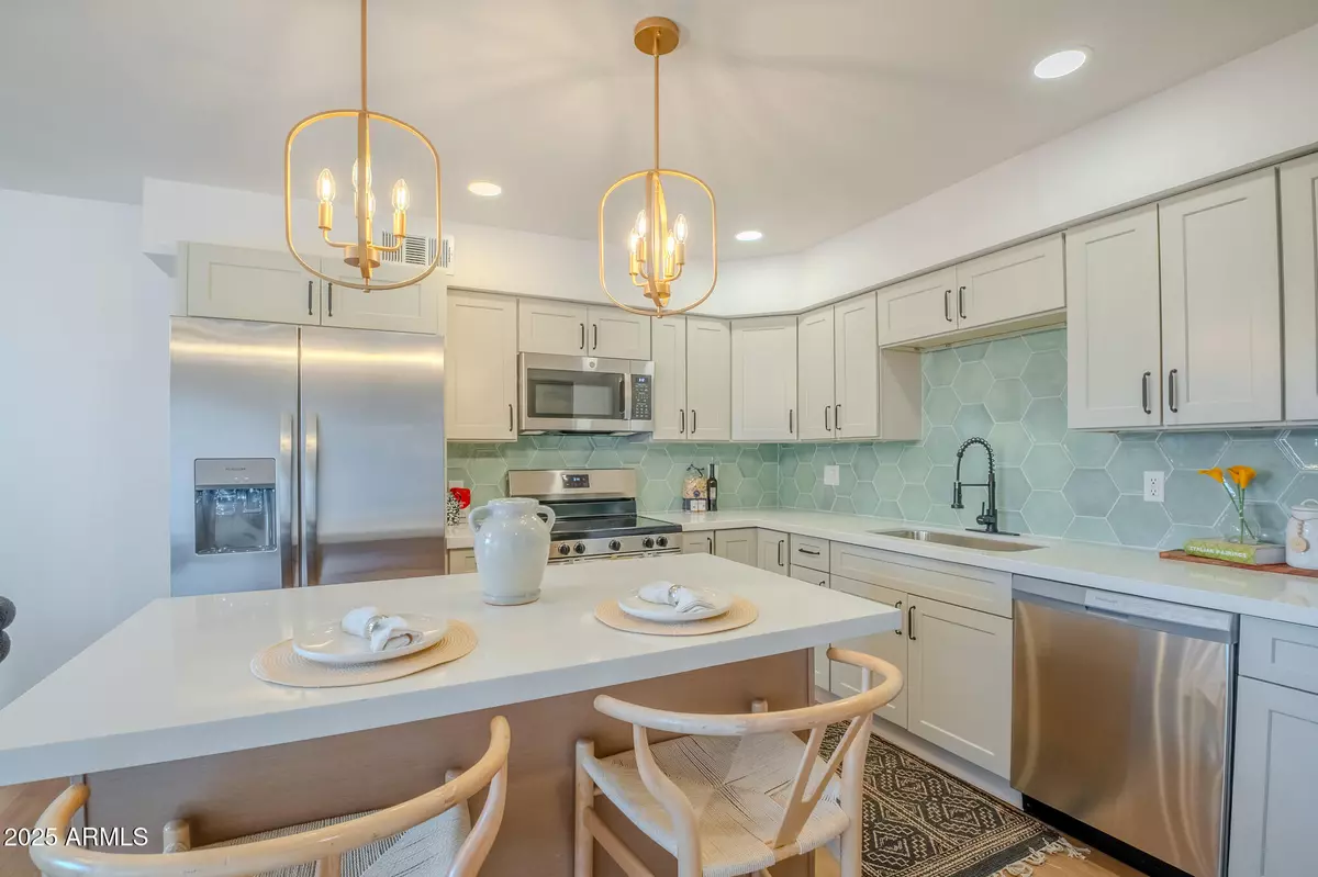 Mesa, AZ 85202,2121 S PENNINGTON -- #44