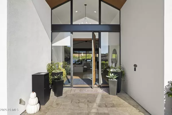 Scottsdale, AZ 85251,6426 E CALLE CAMELIA Avenue