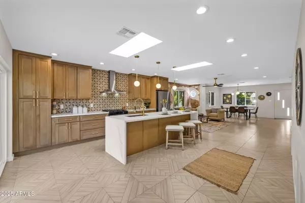 Phoenix, AZ 85014,1540 E CHEERY LYNN Road