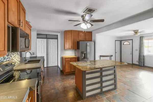 Apache Junction, AZ 85119,834 E GRANADA Avenue